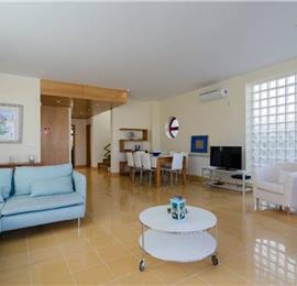 5 Bedroom Villa with Pool and Marina views in Albufeira Marina, Sleeps 9-10